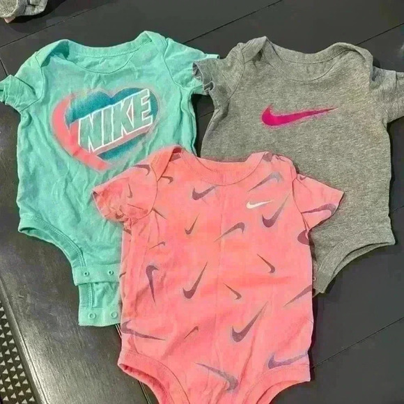 6 month old Nike Onesies - Picture 1 of 1